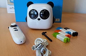 mTiny mit Fernbedienung, Kabel und Farben